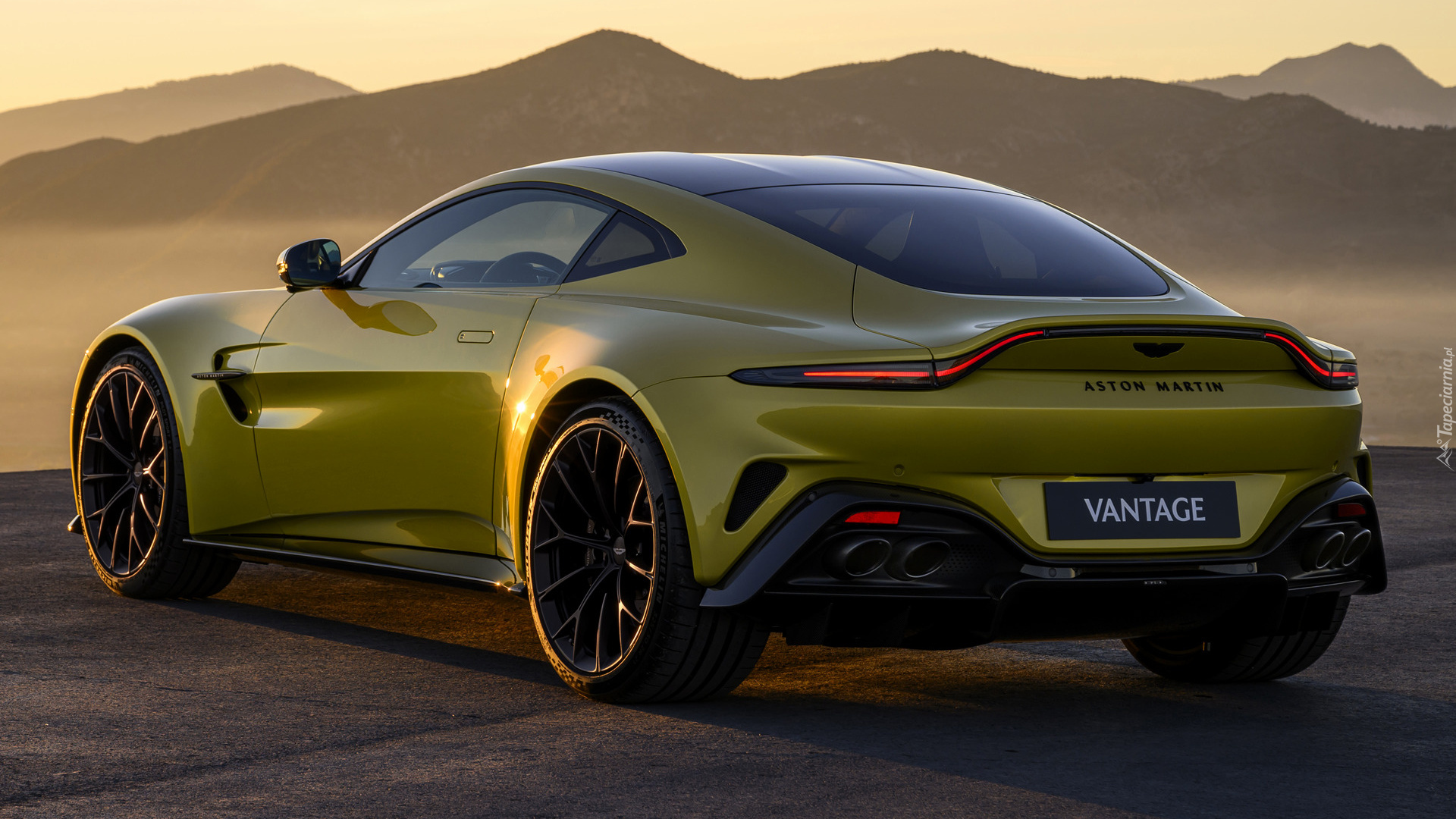 Oliwkowy, Aston Martin Vantage, 2024