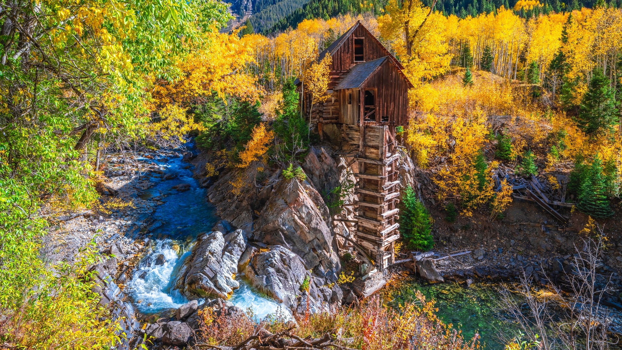 Stany Zjednoczone, Kolorado, Młyn wodny, Crystal Mill, Jesień, Drzewa, Skały, Rzeka