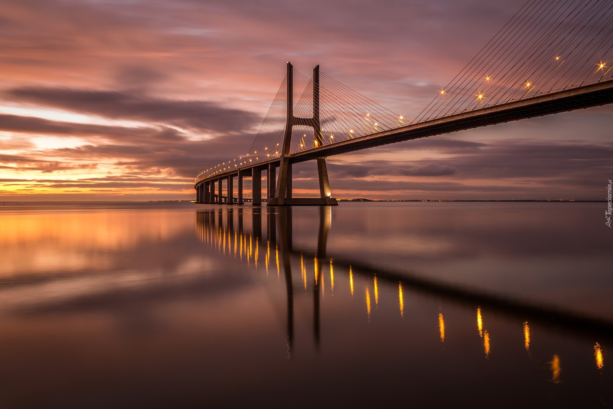 Most Vasco da Gamy, Lizbona, Portugalia, Rzeka Tag, Wschód słońca