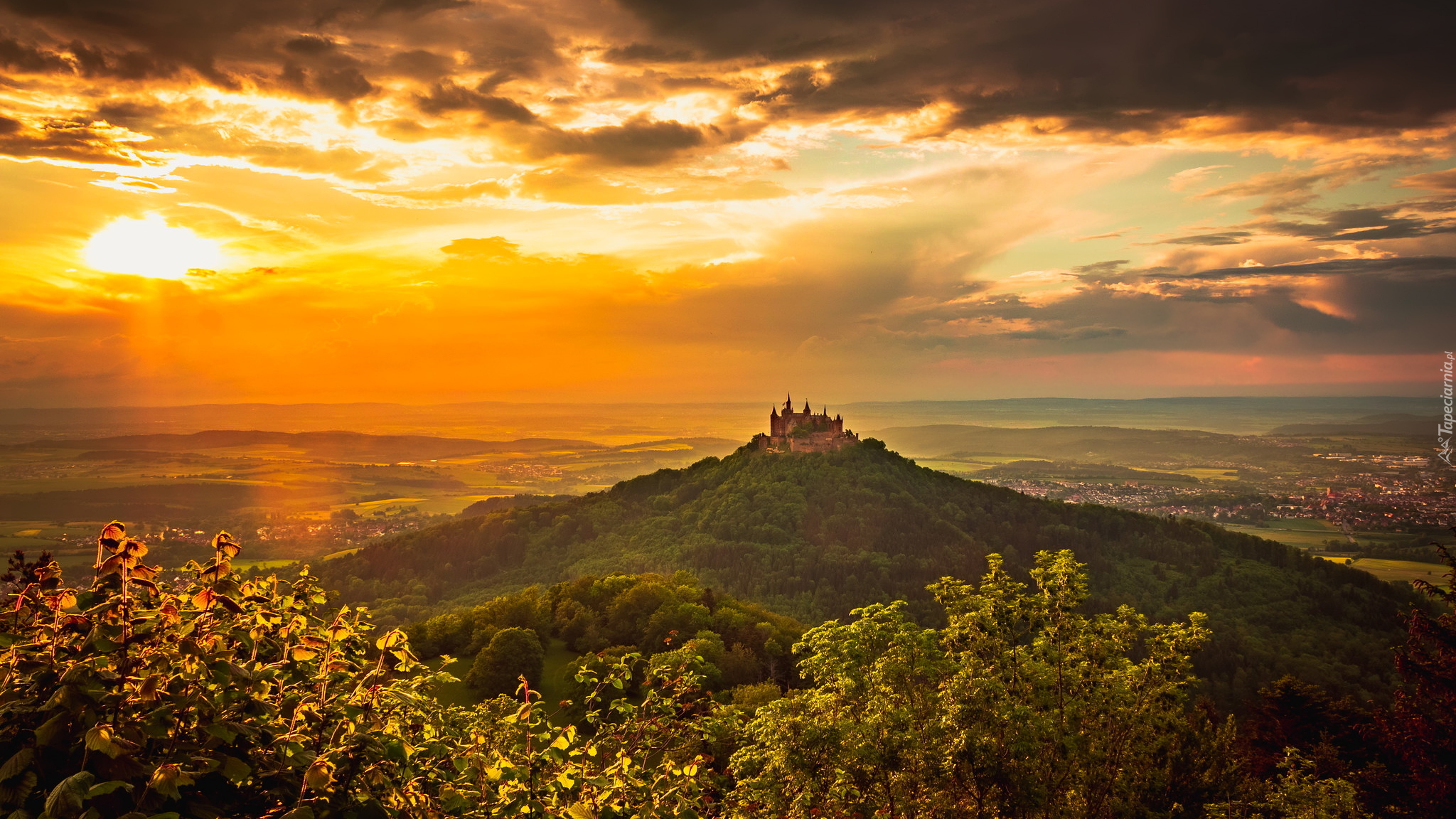 Góra Hohenzollern, Zamek Hohenzollern, Drzewa, Drzewa, Chmury, Wzgórza, Zachód słońca, Badenia-Wirtembergia, Niemcy