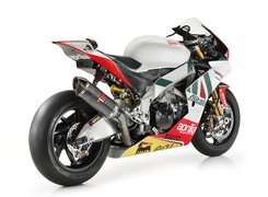 Aprilia RSV4 Alitalia, Tłumik, Akrapovic